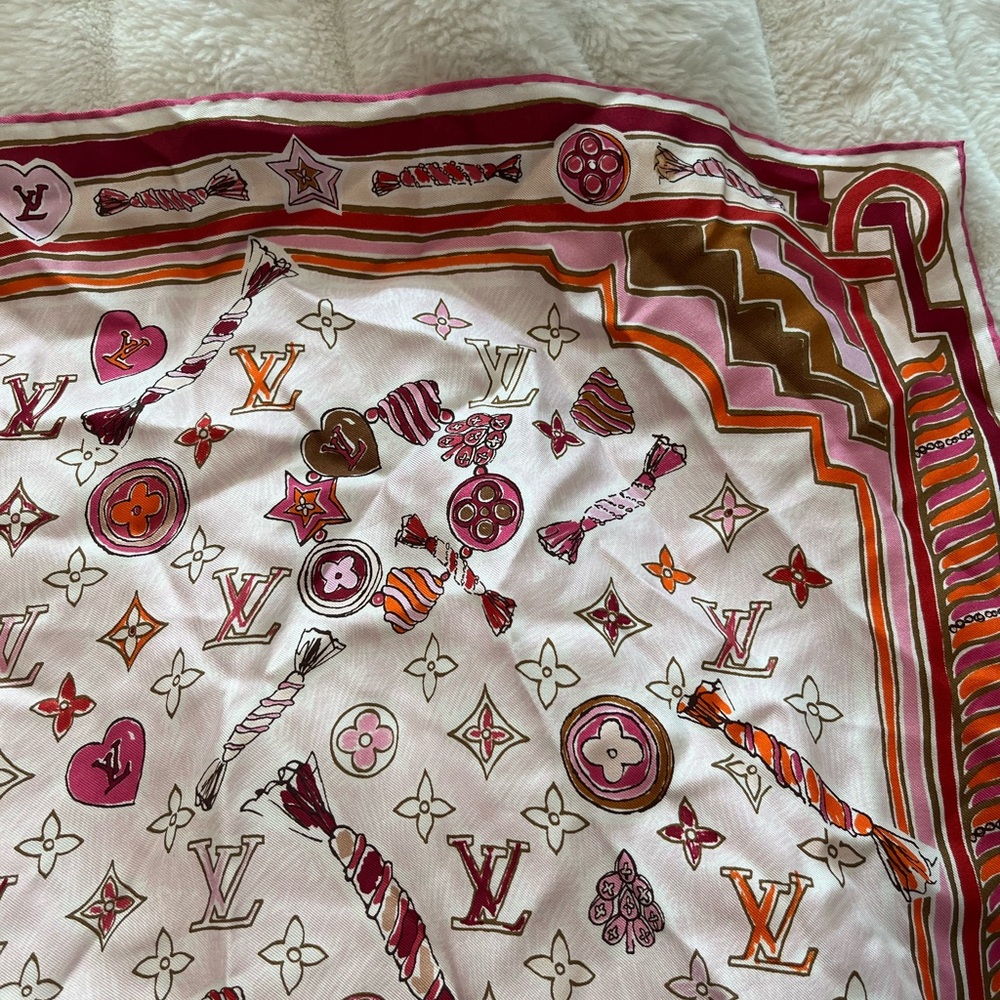 Louis Vuitton "Candy Factory" square scarf - Picture 5 of 5